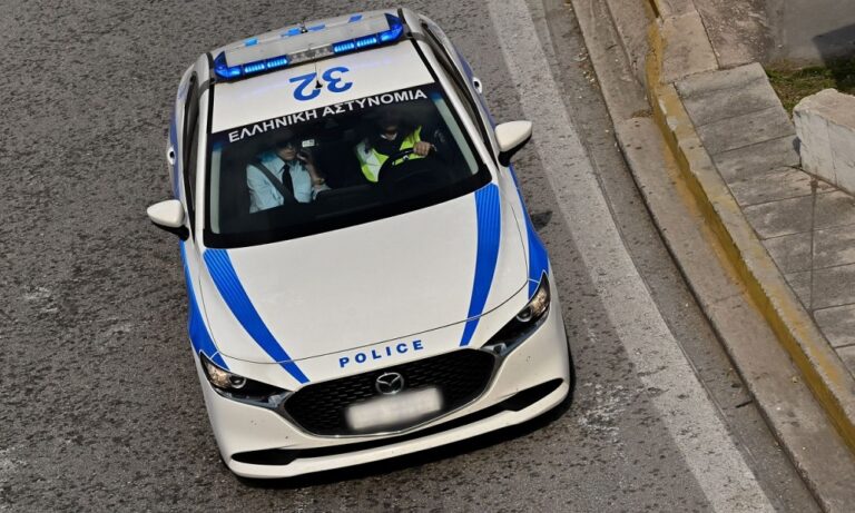 Χειροπέδες στον 63χρονο «εγκέφαλο» της μεγάλης κλοπής με λεία 100.000 ευρώ στο Φαληράκι