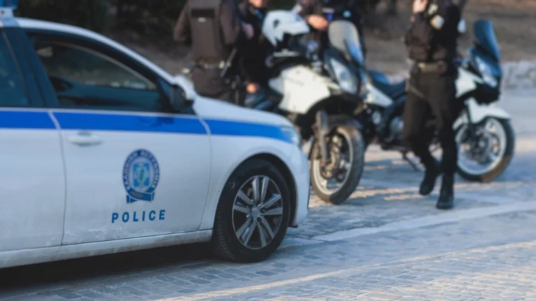 Μηνιαίο επίδοµα έως 500 ευρώ σε αστυνοµικούς: Θα έχει αναδροµική ισχύ από τον Οκτώβριο του 2025 – Ποιοι θα το λάβουν