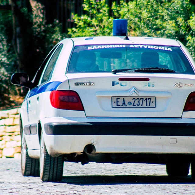 Συλλήψεις σε Μύκονο και Ρόδο για παραβάσεις στη χρήση του αιγιαλού