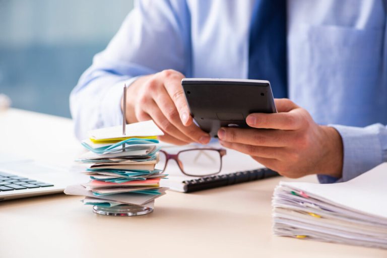Εφορία: Τα deadlines της χρονιάς, ποιοι πρέπει να σπεύσουν