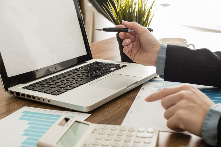 ΦΠΑ: Η ακρίβεια γεμίζει τα κρατικά ταμεία, υπερεισπράξεις 1 δισ. στο επτάμηνο