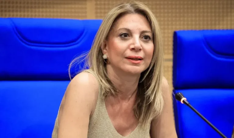 Η περίπτωση Καραχάλιου και πώς η Καρυστιανού συναγωνίζεται τον Τσίπρα στη μέθοδο του… “αδειάσματος” για πρόσωπα και καταστάσεις