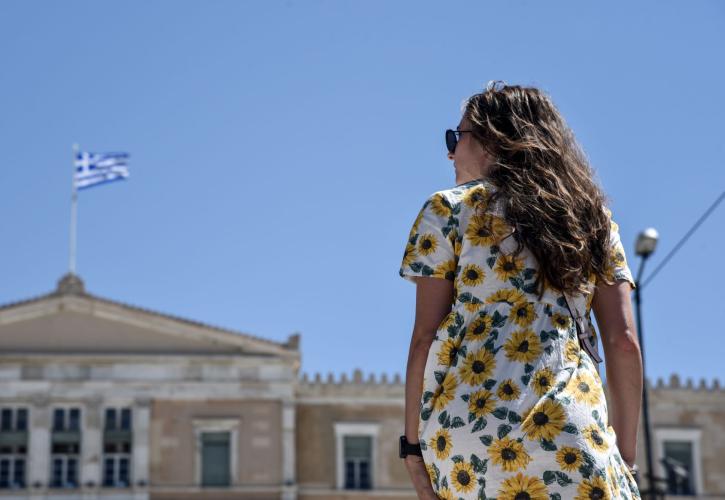 ΟΟΣΑ για Ελλάδα: Στέγαση και χαμηλοί μισθοί κρατούν τους νέους στο πατρικό