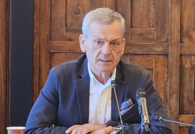Κώστας Ταρασλιάς: “Ο Σωτήρης Βαγιανός διαφημίζει μόνος του ότι είναι άσχετος. Κάποιος επιτέλους να τον μαζέψει”