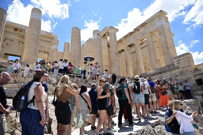 ΤτΕ: Αύξηση 14,8% στις τουριστικές εισπράξεις το α’ εξάμηνο, στάσιμος ο Ιούνιος