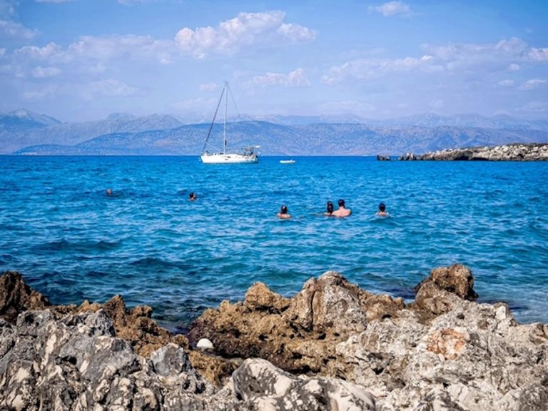 Τουρισμός για Όλους 2026-2027: Τι ώρα λήγουν σήμερα οι αιτήσεις – Ποιοι μπορούν να πάρουν voucher
