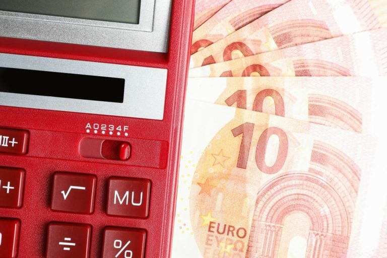 Συνταξιούχοι: Ποιοι θα πάρουν τα 300 ευρώ τον Νοέμβριο