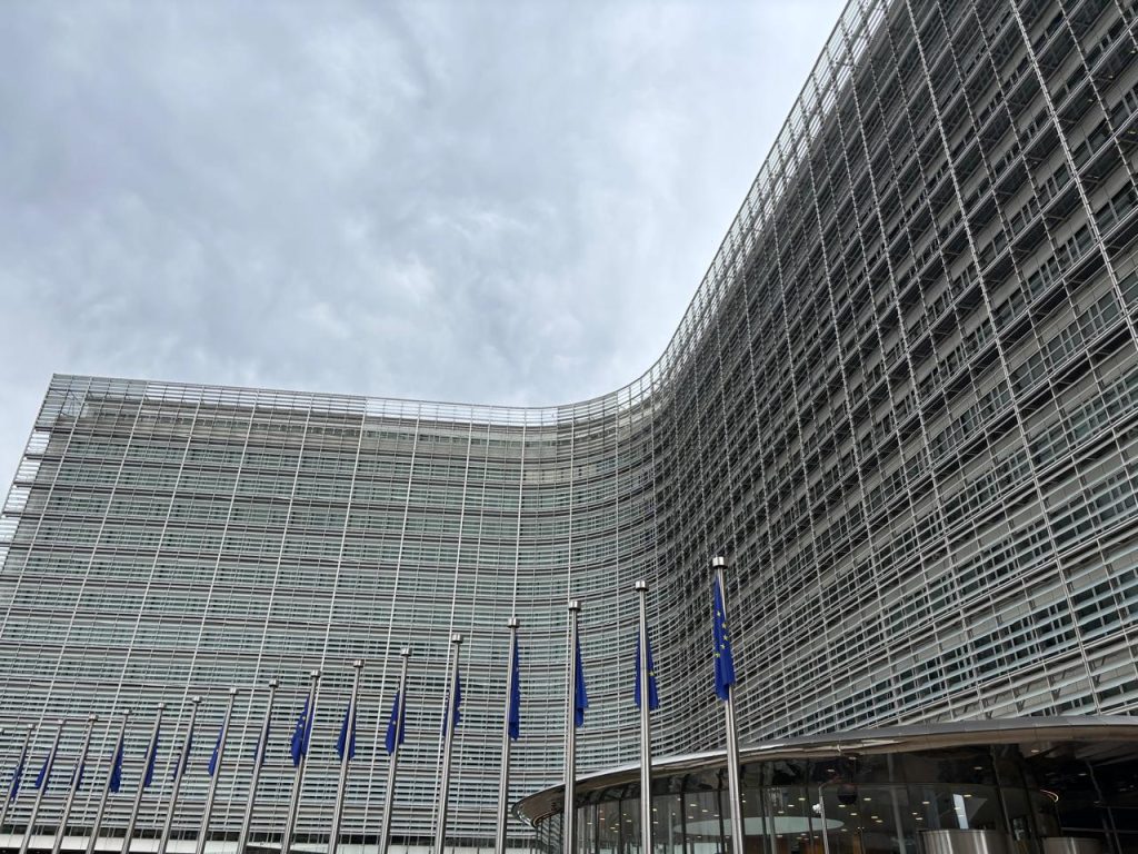 Ευρωπαϊκή Ένωση: Κόβουν μισθούς και λειτουργικά έξοδα οι Βρυξέλλες;
