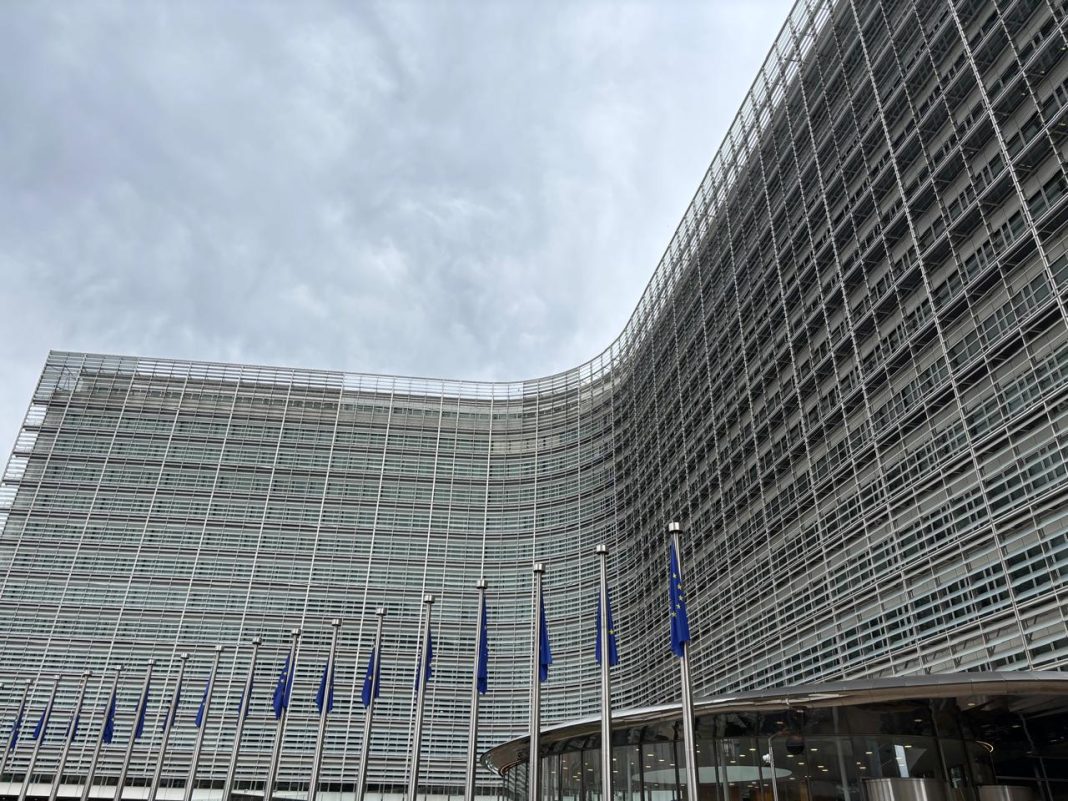 Ευρωπαϊκή Ένωση: Κόβουν μισθούς και λειτουργικά έξοδα οι Βρυξέλλες;