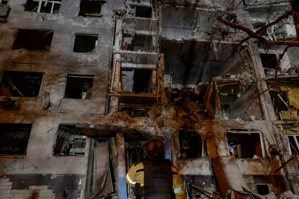 Χάρκοβο: 22 τραυματίες από ρωσικό βομβαρδισμό σε πολυκατοικία