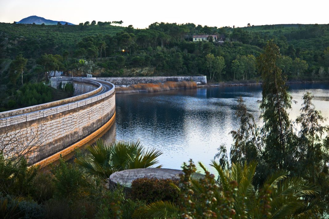 Σε εξέλιξη 50 μεγάλα έργα για το νερό στην Ελλάδα – Πού γίνονται