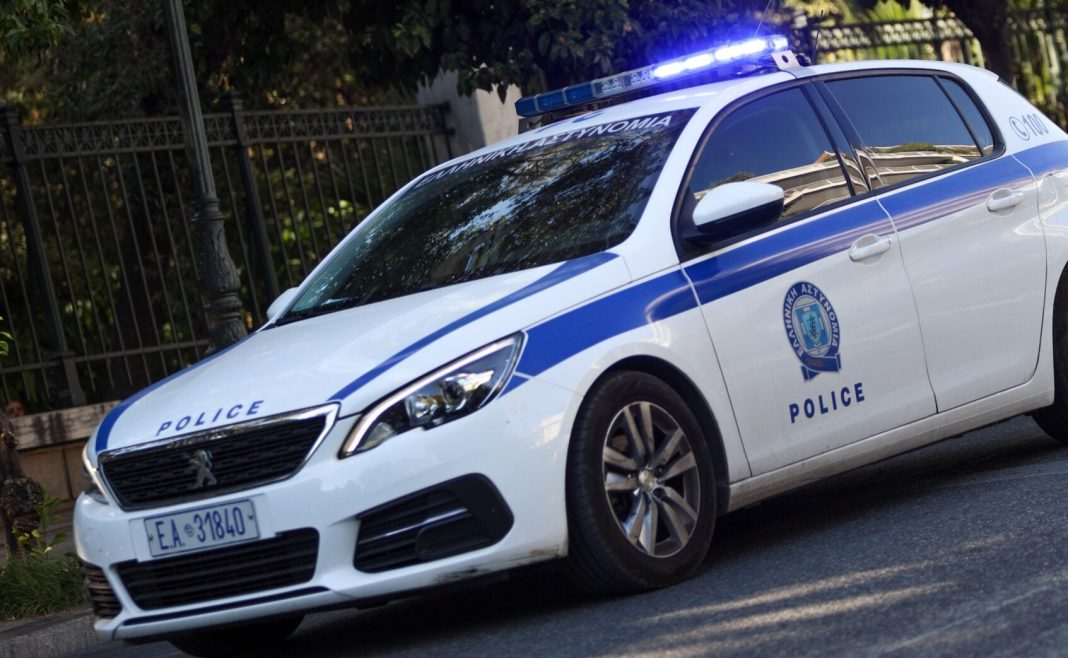Νεκρός άνδρας, με όπλο στο χέρι, στη γέφυρα της Λυκόβρυσης