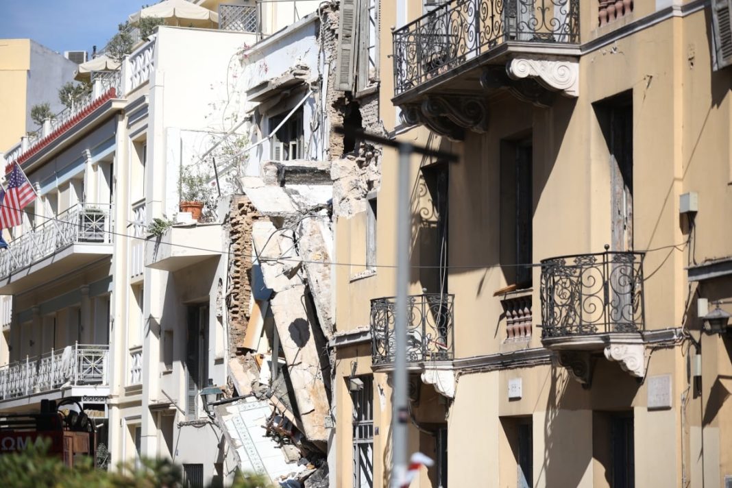 Πυροσβεστική: Καμία καταγγελία για οσμή αερίου πριν από την έκρηξη στην Πλάκα