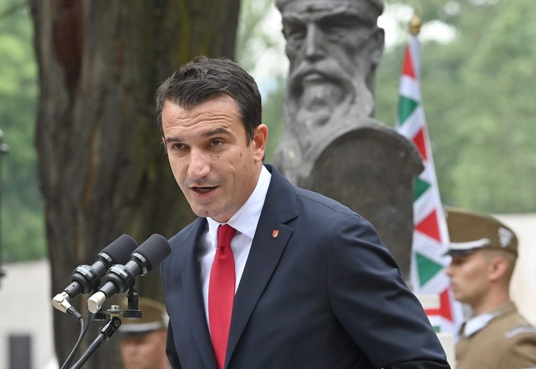 O Αλβανός δήμαρχος που διοικεί τα Τίρανα μέσα από τη φυλακή, χρησιμοποιώντας την τεχνητή νοημοσύνη
