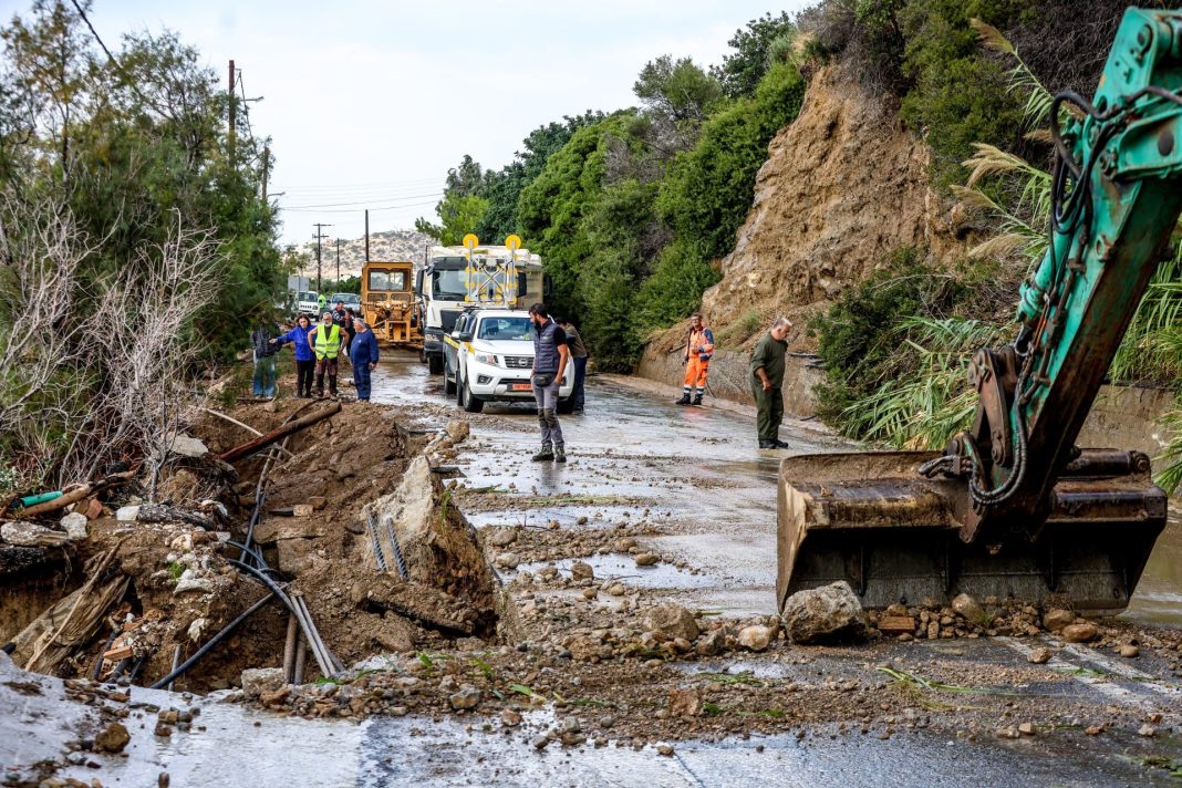 Μαστιγα κακοκαιρίας στην Κρήτη – Πλημμύρισαν τα οροπέδια στα Ανώγεια