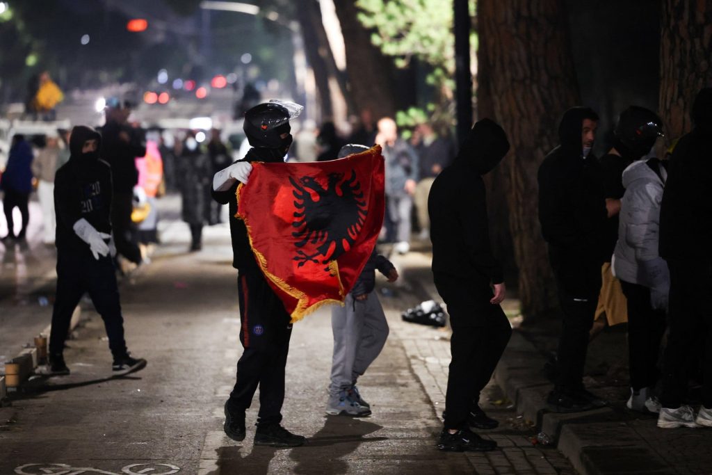Δέκατη ημέρα διαδηλώσεων στην Αλβανία – Κάλεσμα για μπλόκο στην είσοδο των βουλευτών στη Βουλή