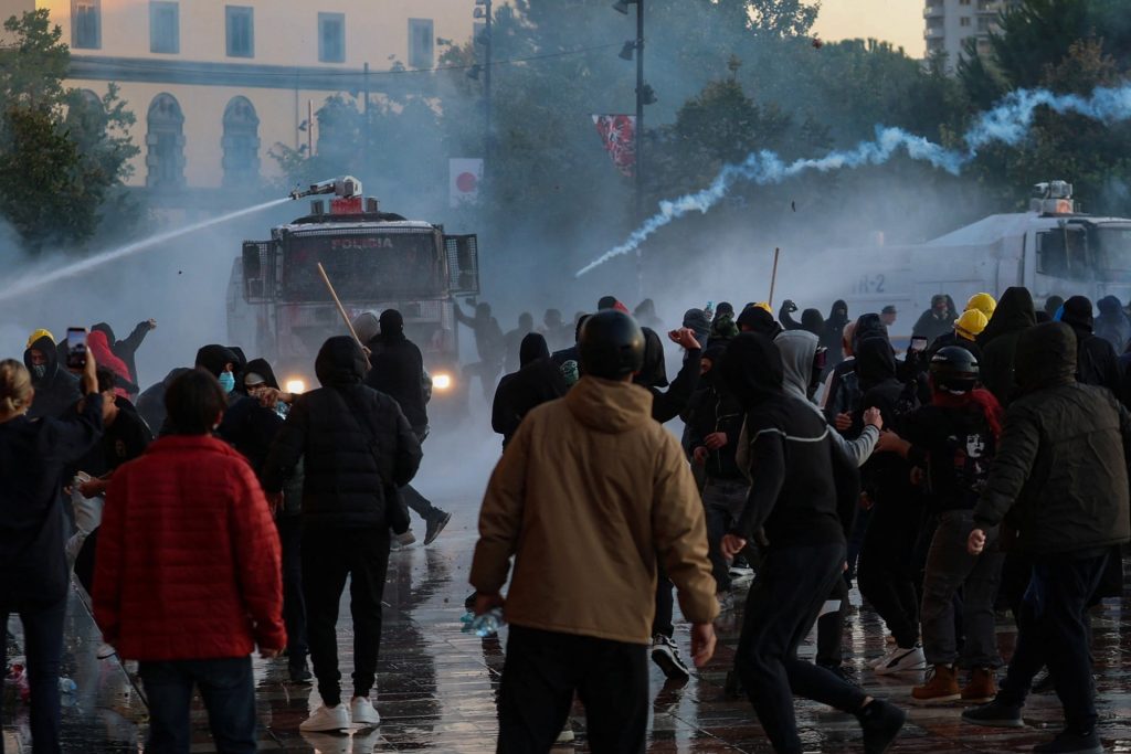 Η Κομισιόν καταδικάζει τη χρήση βίας κατά τη διάρκεια των διαδηλώσεων στην Αλβανία