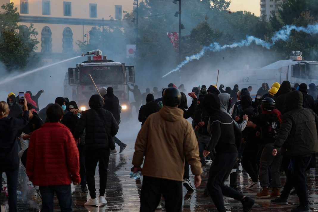 Η Κομισιόν καταδικάζει τη χρήση βίας κατά τη διάρκεια των διαδηλώσεων στην Αλβανία