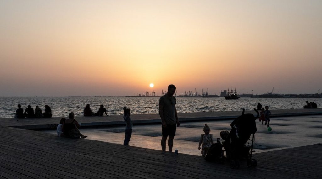 Η Σαντορίνη νικά το δημογραφικό πρόβλημα: Περίπου 500 πολύτεκνες οικογένειες και πάνω από 30 σχολεία στο νησί
