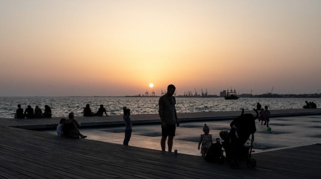 Η Σαντορίνη νικά το δημογραφικό πρόβλημα: Περίπου 500 πολύτεκνες οικογένειες και πάνω από 30 σχολεία στο νησί