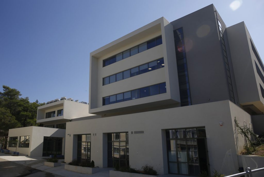 «Δημόκριτος»: Στο ίδιο κτίριο, ένα σκάφος για τα σκουπίδια και μια πύλη προς τον ΔΑΙΔΑΛΟ