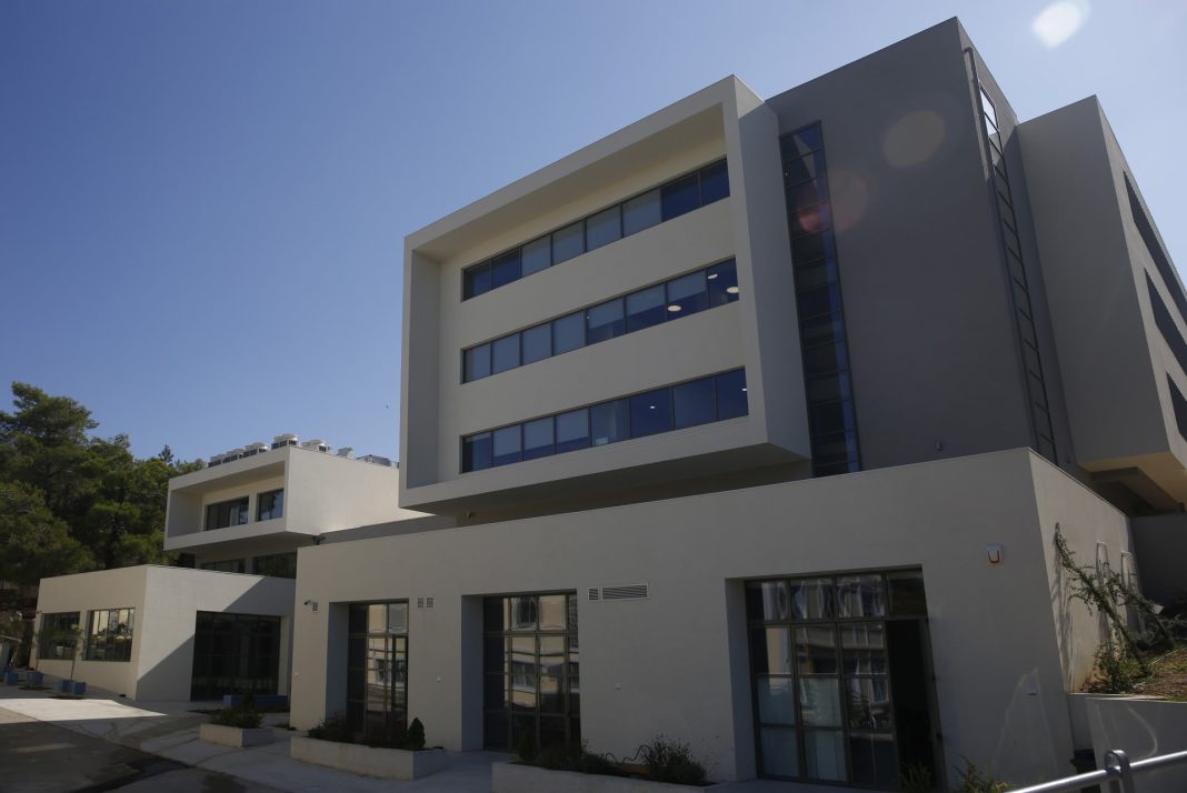 «Δημόκριτος»: Στο ίδιο κτίριο, ένα σκάφος για τα σκουπίδια και μια πύλη προς τον ΔΑΙΔΑΛΟ