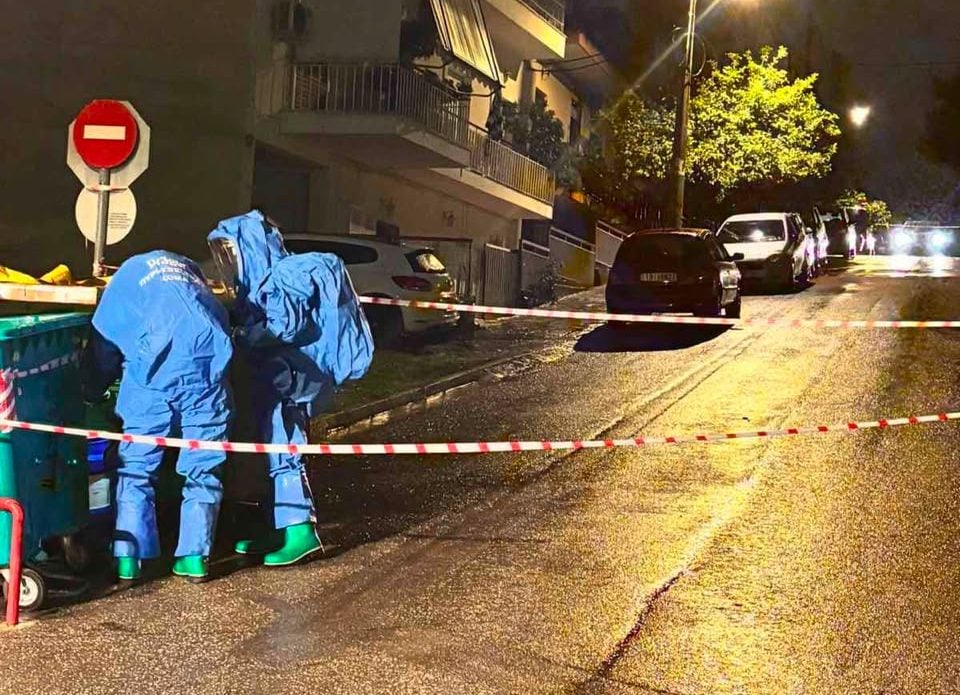 Άγιος Δημήτριος: Ανασύρθηκε δοχείο με επικίνδυνο υλικό από κάδο σκουπιδιών – Ειδοποίησαν πολίτες για αναθυμιάσεις