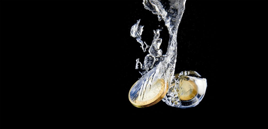 Το γαλλικό χρέος «πνίγει» το ευρώ: Βυθίζεται το νόμισμα, φυγή στο δολάριο