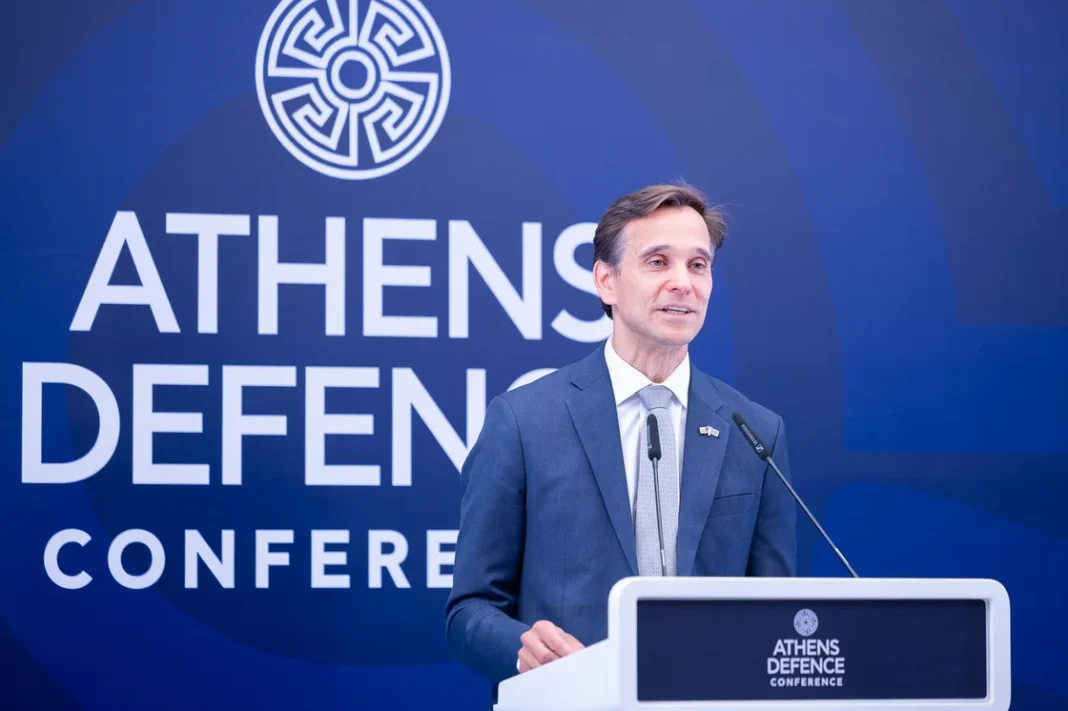 Ο πολύπειρος διπλωμάτης Τζος Χακ αναλαμβάνει προσωρινά τα ηνία της αμερικανικής πρεσβείας