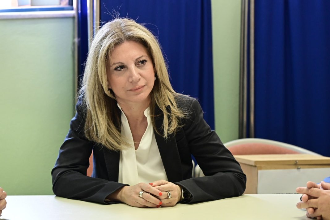 Καρυστιανού: Καταγγέλλει ότι δεν της επετράπη να καταθέσει στεφάνι στη Θεσσαλονίκη