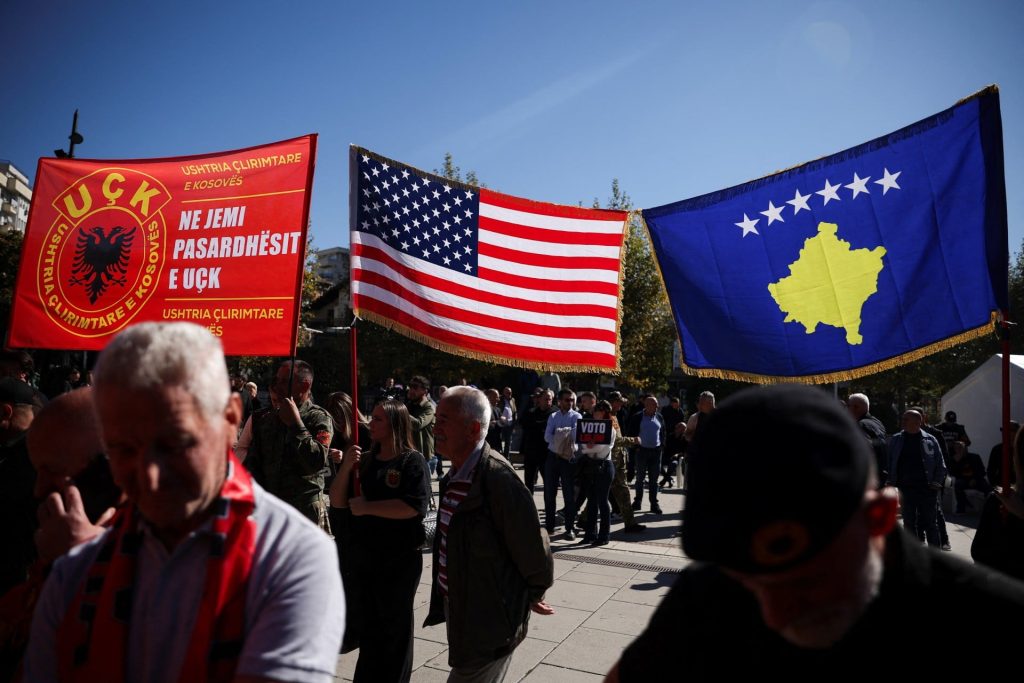 Το Κόσοβο επιβάλει περιορισμούς στο Ειδικό Δικαστήριο της Χάγης που καταδίκασε τους πρώην διοικητές του UCK