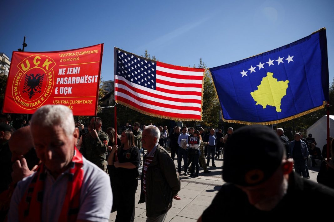 Το Κόσοβο επιβάλει περιορισμούς στο Ειδικό Δικαστήριο της Χάγης που καταδίκασε τους πρώην διοικητές του UCK