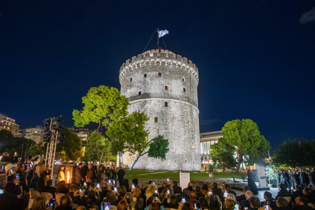 Θεσσαλονίκη: Ο Λευκός Πύργος με νέο φωτισμό – δωρεά της METLEN