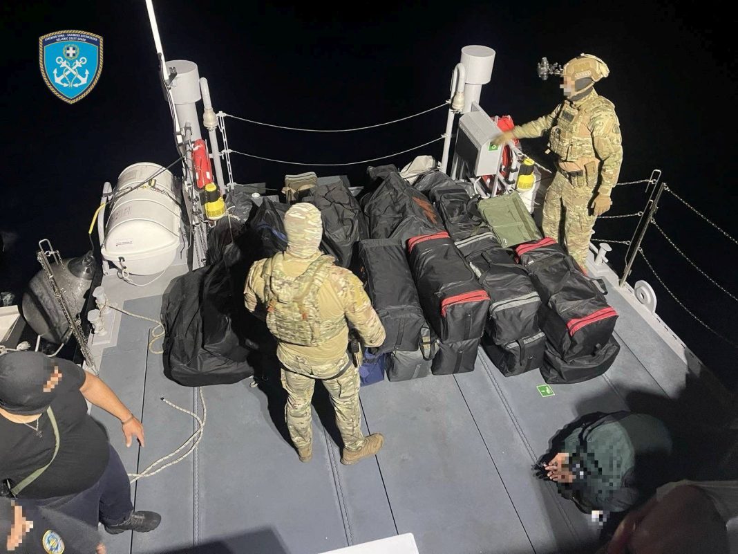 Χίος: Κατάσχεση άνω των 360 κιλών κάνναβης σε ιστιοφόρο – 2 συλλήψεις (βίντεο)