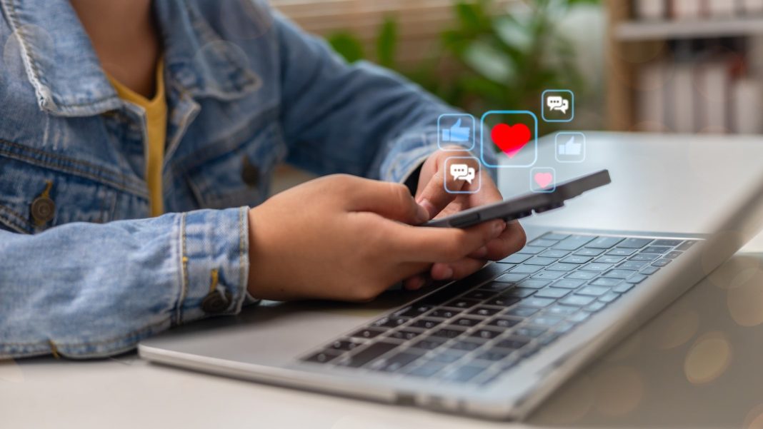 Social media: «Μπλόκο» στους κάτω των 15 από την 1η Ιανουαρίου – Πώς θα λειτουργήσει η επαλήθευση ηλικίας
