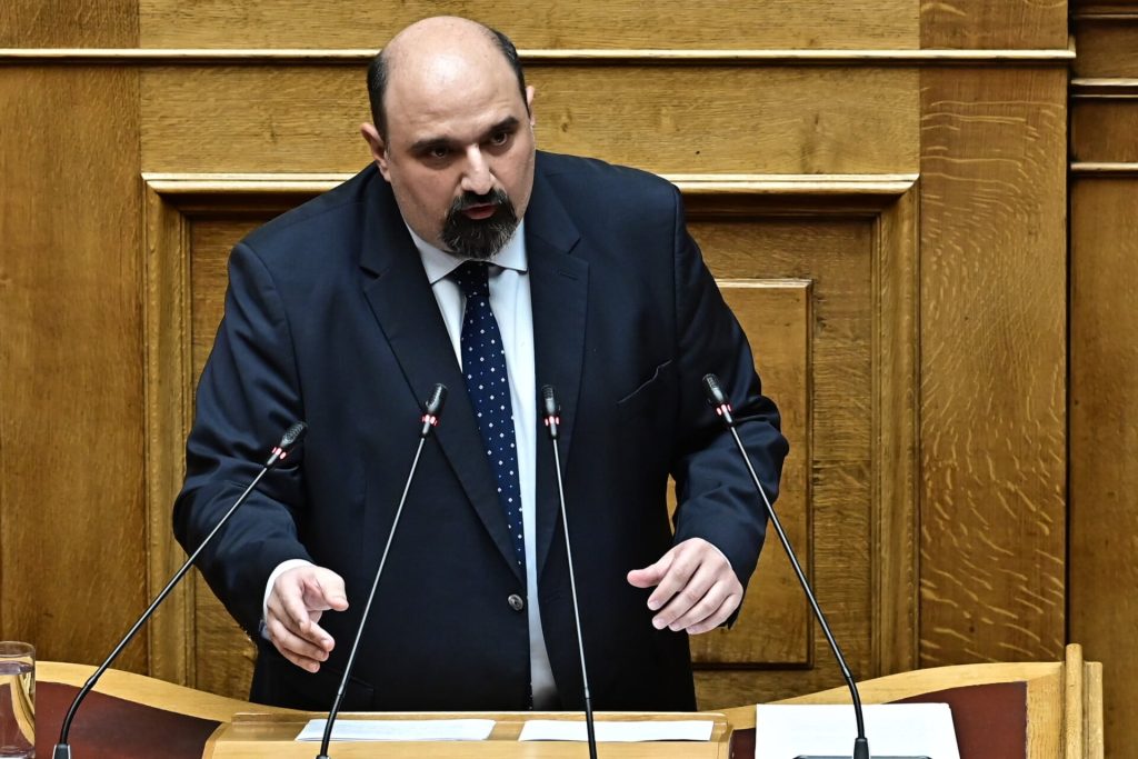 «Χυδαίο ψεύδος» – Τι απαντά ο Χρ. Τριαντόπουλος στην συνέντευξη της Μ. Καρυστιανού