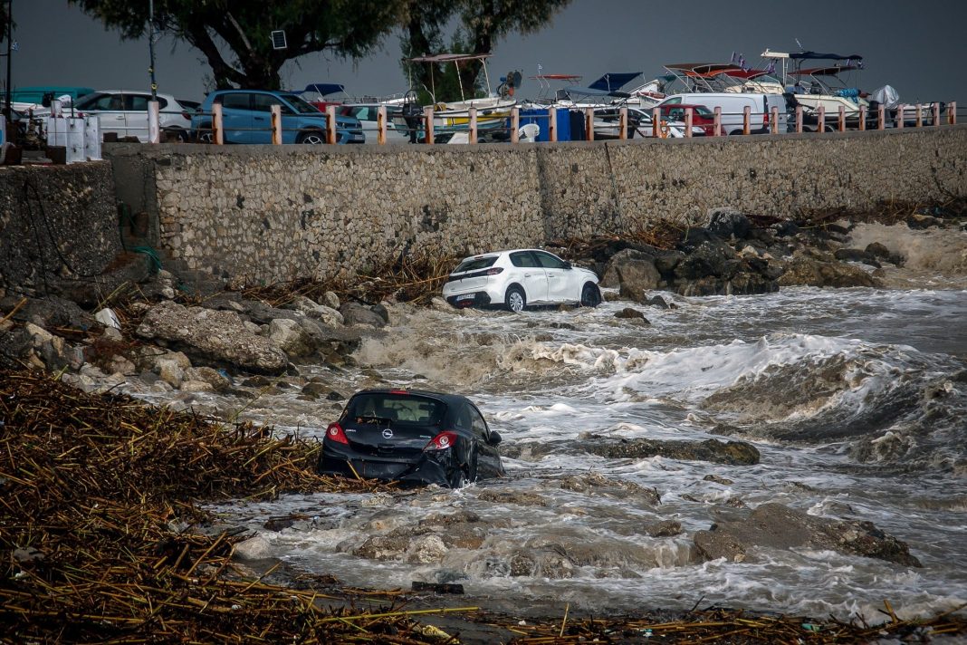Η Ρόδος μετρά τις πληγές της μετά τη φονική κακοκαιρία – Έλεγχοι σε όλα τα σχολεία του νησιού