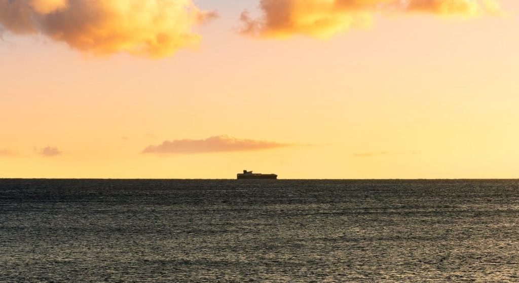 Ένα τάνκερ σε 2 σημεία ταυτόχρονα: Το νέο κόλπο του ρωσικού σκιώδους στόλου