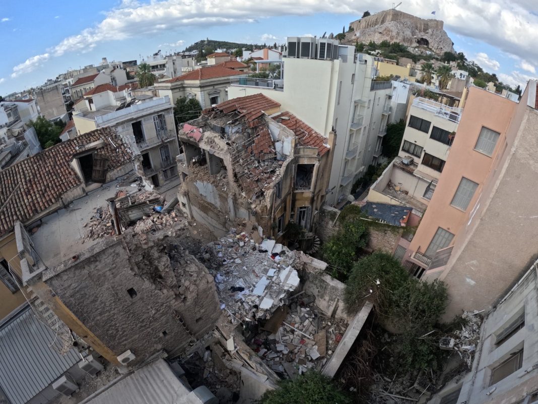 Έκρηξη στην Πλάκα: 6 ζωές για έναν σωλήνα λίγων ευρώ – Πώς δρούσαν επί χρόνια οι συλληφθέντες, τα 3 λεπτά της εισβολής και το σχολικό που γλίτωσε από θαύμα
