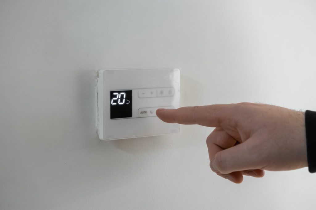 Γιατί ένα δωμάτιο είναι πιο κρύο στους 20°C τον χειμώνα απ’ ό,τι στους 20°C το καλοκαίρι;