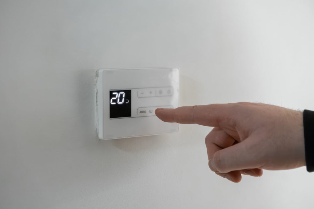 Γιατί ένα δωμάτιο είναι πιο κρύο στους 20°C τον χειμώνα απ’ ό,τι στους 20°C το καλοκαίρι;