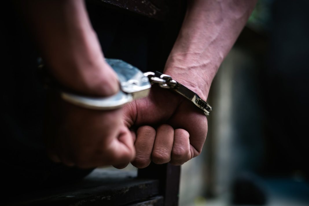 Τελευταία στιγμή σωθηκε από τον «τραπεζικό υπάλληλο» ηλικιωμένη – Πέντε συλλήψεις